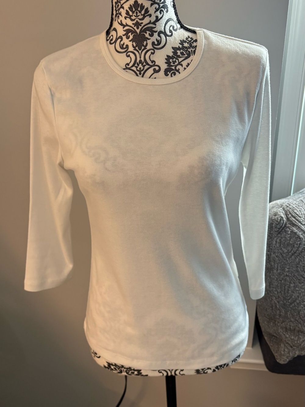 Women's Crewneck 3/4 Sleeve Top in White